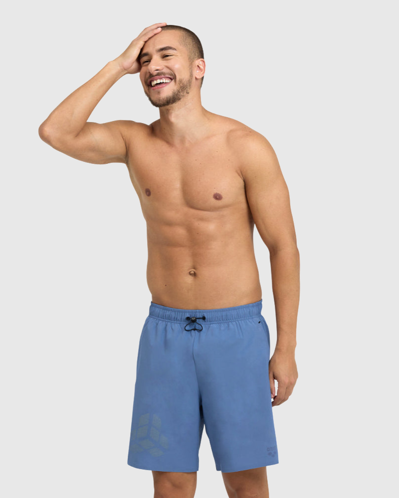 TRAJE DE BAÑO HOMBRE ARENA EVO BEACH BOXER LOGO AZUL - fondo #E8E8E8
