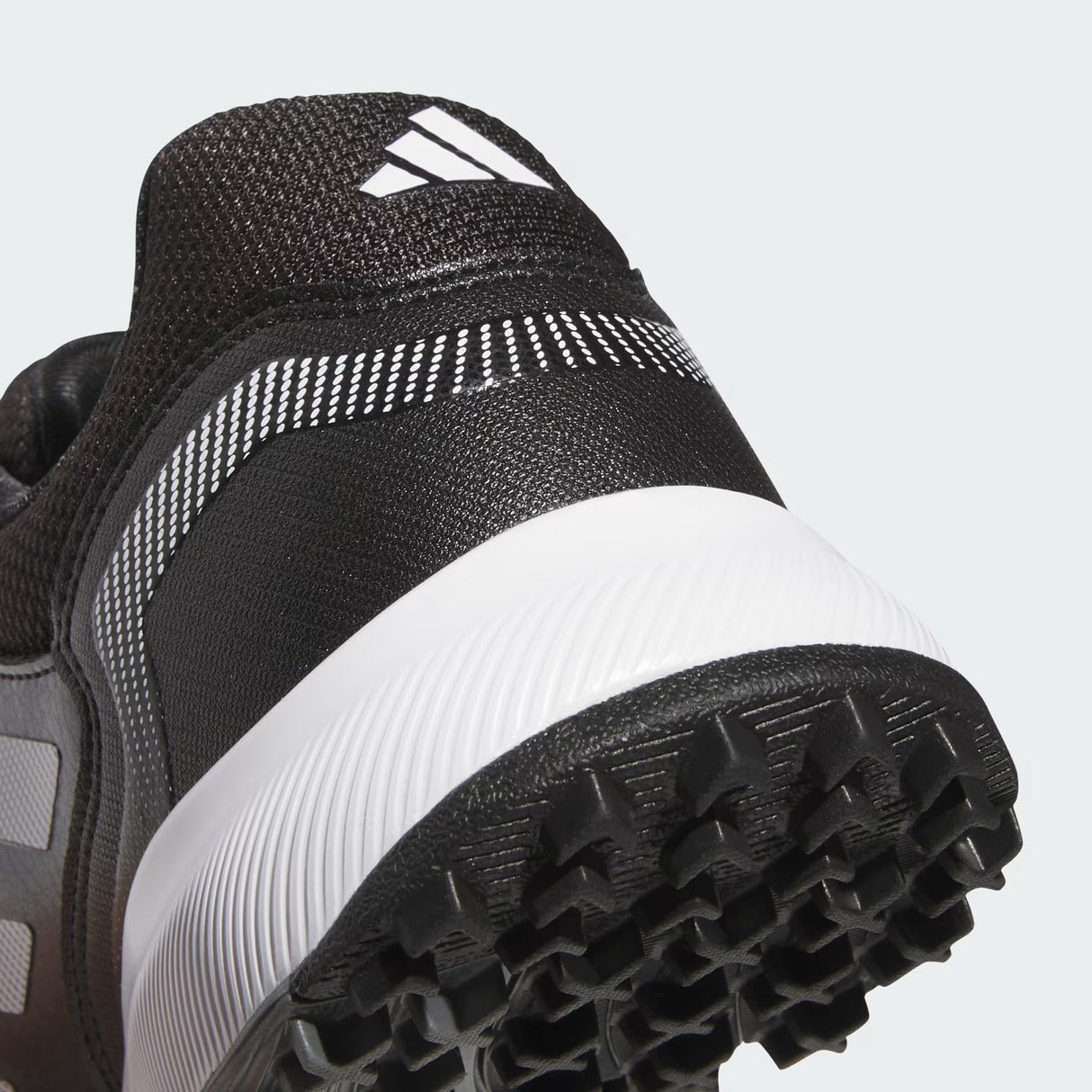Zapato Adidas Traxion Response Spikeless 26