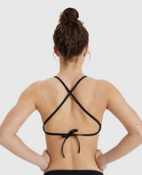 TRAJE DE BAÑO MUJER ARENA TEAM SWIM TOP TIE BACK SOLID - fondo #E8E8E8