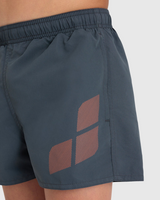 SHORT BAÑO NIÑO BEACH LOGO R NEGRO - fondo #E8E8E8