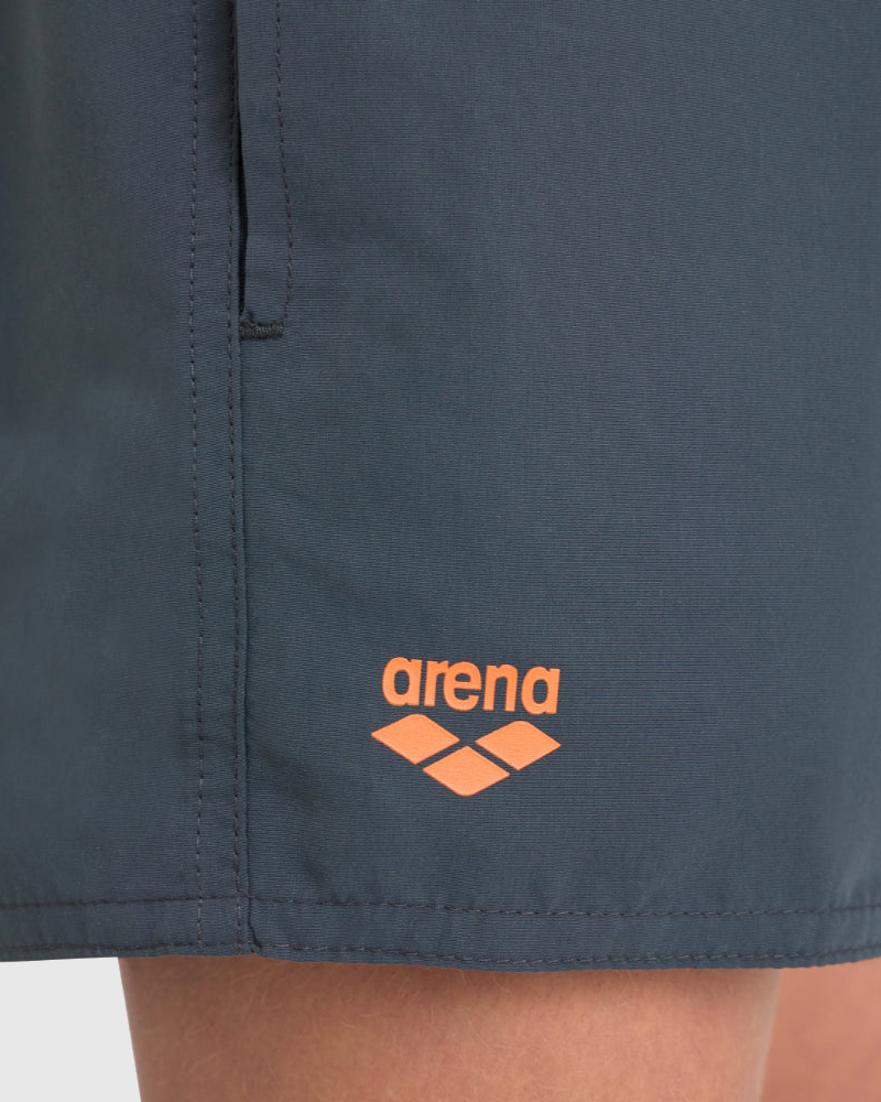 SHORT BAÑO NIÑO BEACH LOGO R NEGRO - fondo #E8E8E8