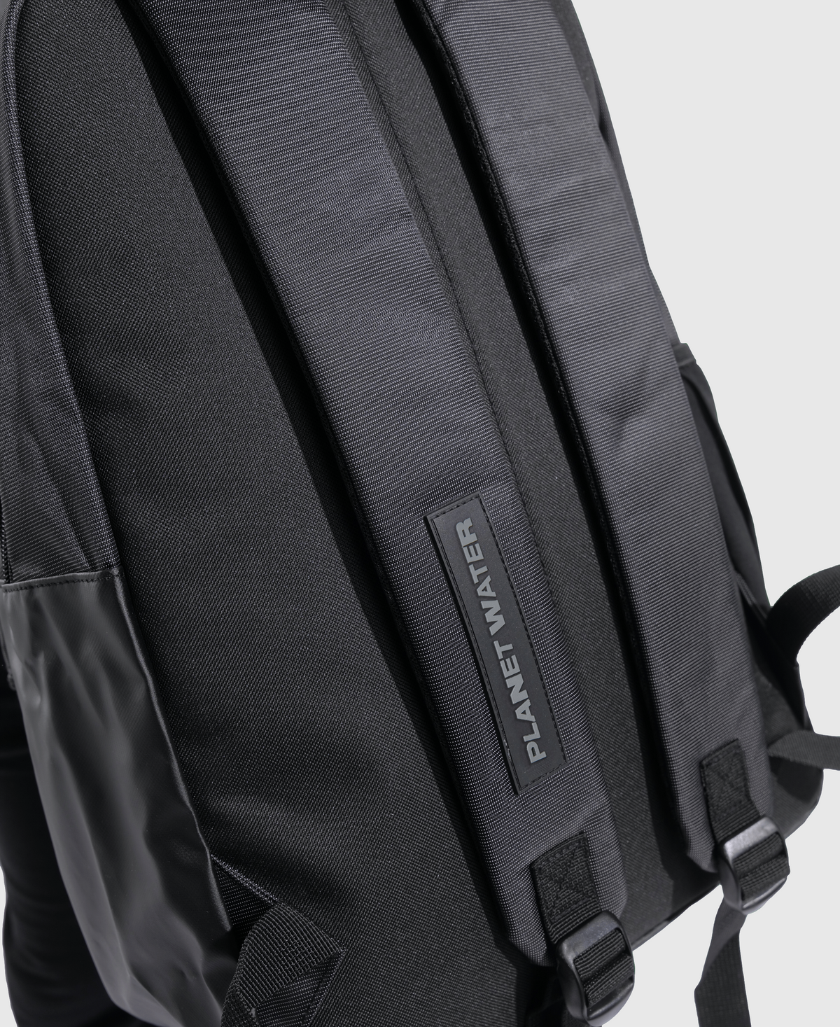 MOCHILA ONE GO BACKPACK 30L - fondo #E8E8E8